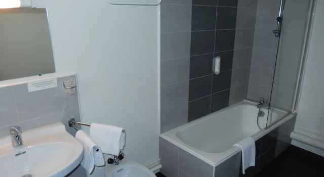 Номер Standard Logis Hôtel Lodge La Valette