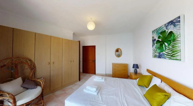 6th floor seafront apartment with open sea views