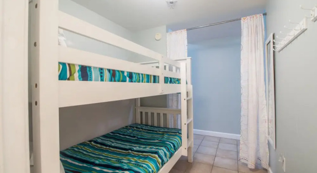 Shores of Panama 827 1 Bedroom 2 Bathrooms Condo, Забронировать Отель Панама-Сити Панхэндл Флорида, рядом с Загородный клуб "Сигнал Хилл"