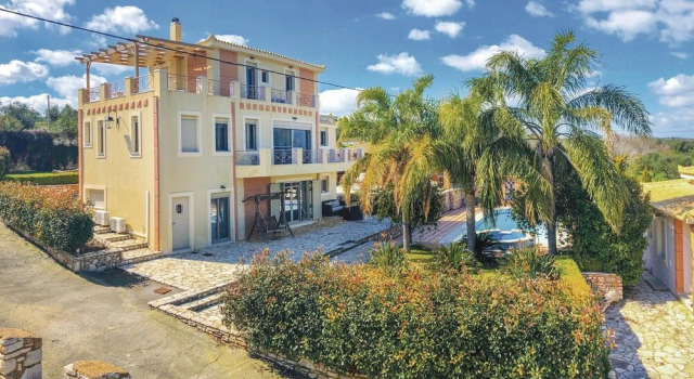 Nice Home in Koroni with Hot Tub, WiFi, Outdoor Swimming Pool, Book Hotel Hotels in Koroni with a Pool, Swimming Pool