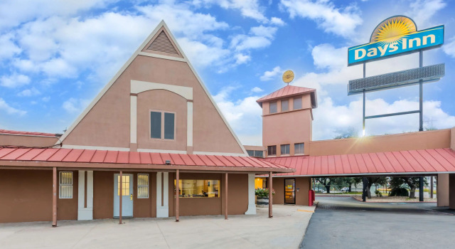 Days Inn by Wyndham San Antonio Splashtown/ATT Center, Забронировать Отель Сан-Антонио Bexar County, рядом с Splashtown San Antonio