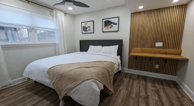 Коттедж Executive Modern Luxe Family & Groups Friendly Bungalow with Patio & Workspace