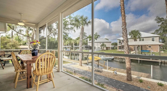 Коттедж Canal-front Home w/ Boat Dock in Crystal River