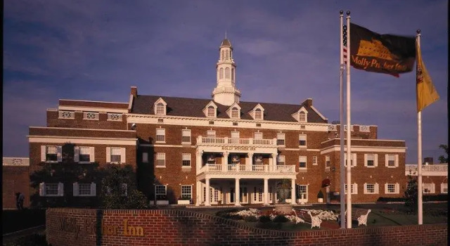 Четырёхместный номер Standard Molly Pitcher Inn