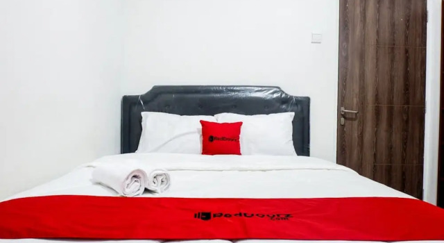 RedDoorz near Ahmad Yani Airport 2