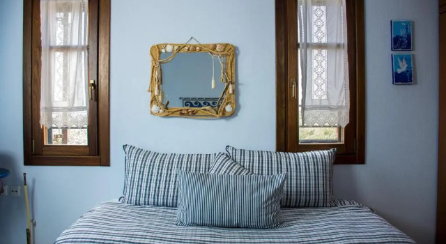 Коттедж Rustic, luxurious,garden villa 70m from the sea