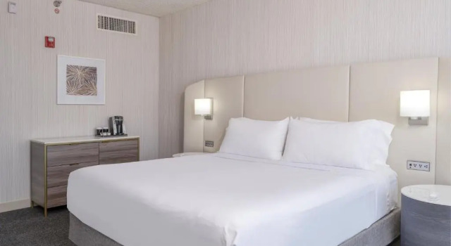 Двухместный номер Standard Crowne Plaza Indianapolis-Airport by IHG