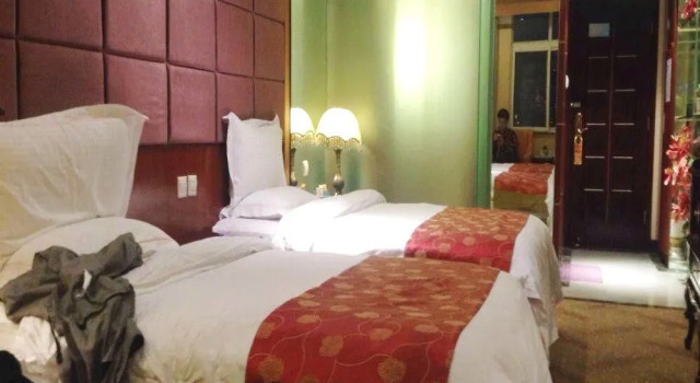 Kunming He Ri Jun Hotel, Rezerwuj Hotel Hotele w Kunming z parkingiem, Parking