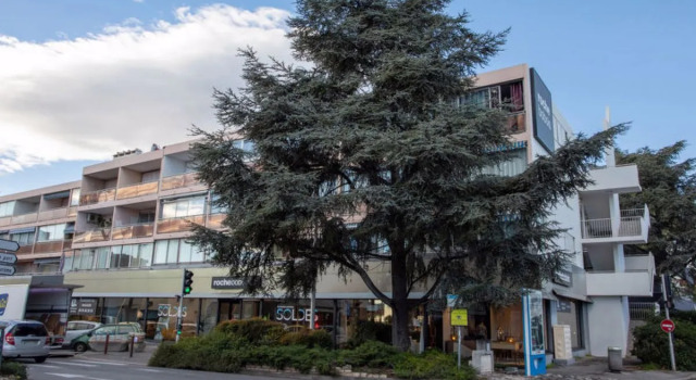 Holidays 80, Rezervovat Hotel Saint-Laurent-du-Var Alpes-Maritimes