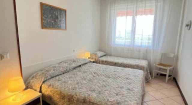 Sunny Terraced Apartment in Lignano, Book Lejlighed Hoteller i Friuli Venezia Giulia med parkering, Parkering