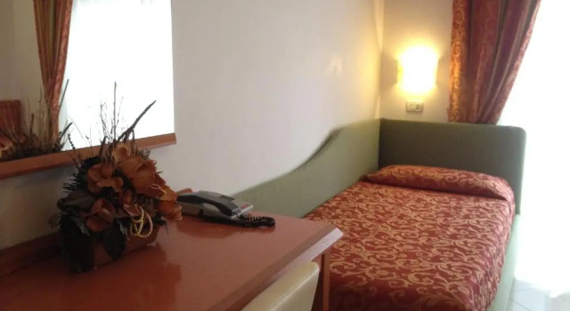Трёхместный номер Standard Hotel Gabbiano