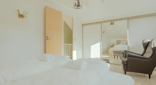 Large Penthouse Apt - Downtown - Marina, Забронировать Апартаменты/квартира Отели округа Стреймой с парковкой, Парковка