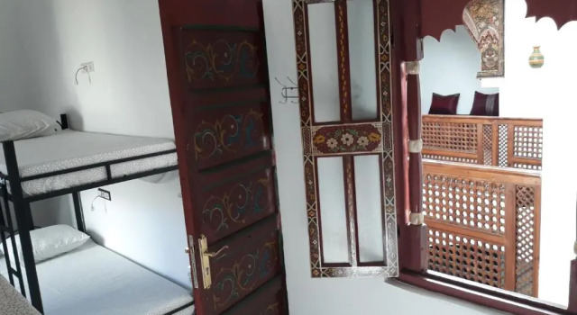 Кровать в общем номере The Riad Hostel Tangier