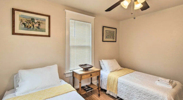Коттедж Walkable Lake Elkhart Apt: Dine, Shop, Swim!