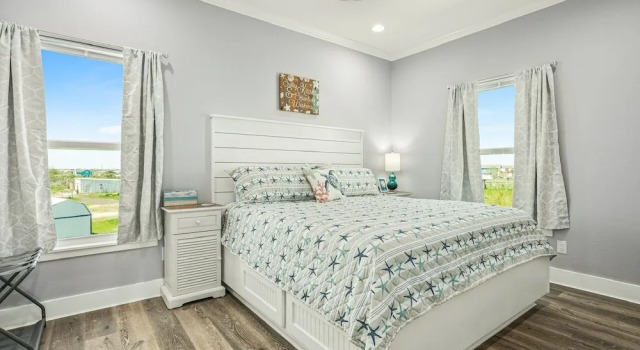 Sea Glass Cottage 2 Bedroom Home by RedAwning, Book Feriehus Bolivar Peninsula Houston
