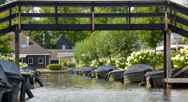Шале Cozy Chalet With Sloop in Giethoorn