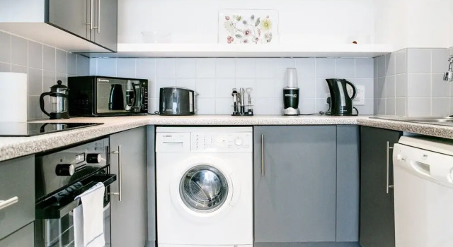 Modern Home by River Thames W/aircon, 4 Guests, Забронировать Отель Отели Англии 3 звезды, 3*