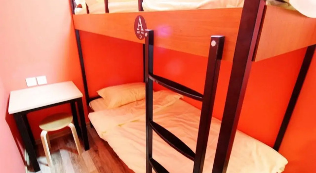 Кровать в общем номере (мужской номер) Meet Fish International Youth Hostel