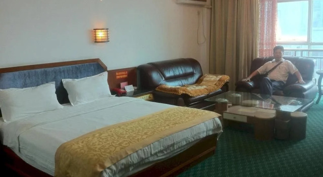 Quanzhou Dongyuan Hotel, Rezervați Hotel Quanzhou Guangxi