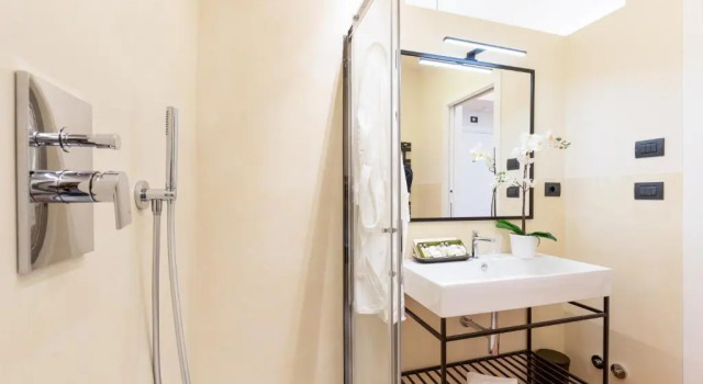 Двухместный номер Deluxe с балконом Foresteria di Piazza Cavour - Luxury Suites & Guest House