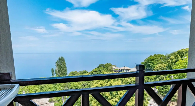 Полулюкс Guesthouse Iris