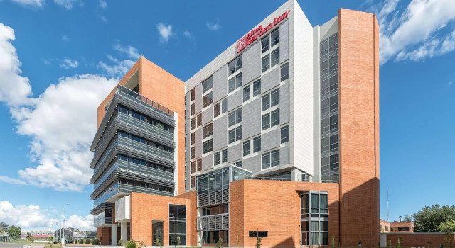 Четырёхместный номер Standard Hilton Garden Inn Bogota Airport
