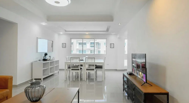 Апартаменты Classic Oceanfront Condo in Ave. España Sleeps 8