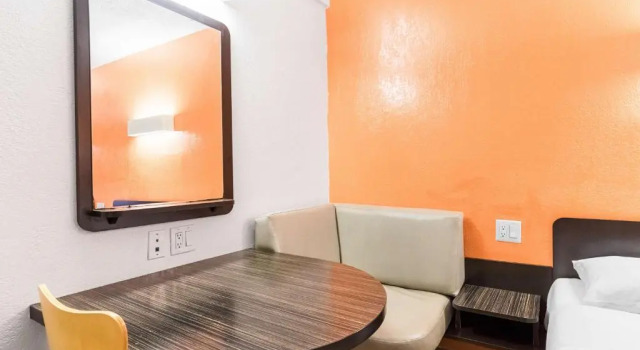 Четырёхместный номер Standard Motel 6-Long Beach, CA - International City