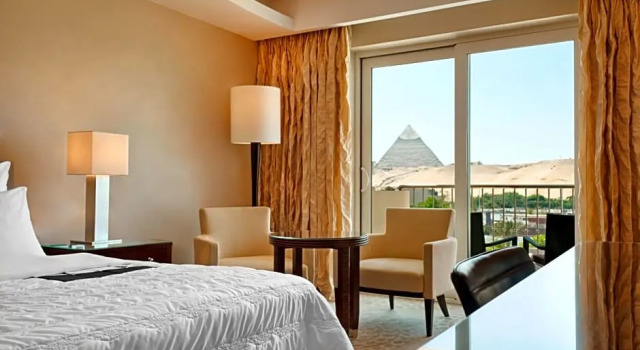 Двухместный клубный номер Deluxe Le Meridien Pyramids Hotel & Spa