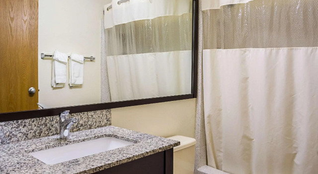 Четырёхместный номер Standard Quality Inn & Suites Clackamas - Portland
