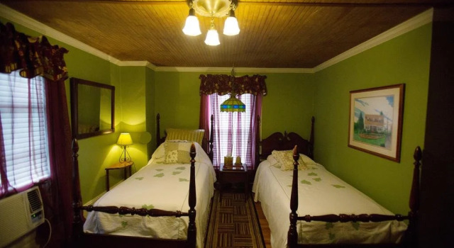 Bees B & B, 预订 酒店 芒特艾里 北卡罗莱纳州, 靠近 厄尔剧院