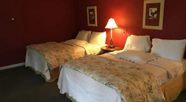 Четырёхместный номер Deluxe Weathervane Motel
