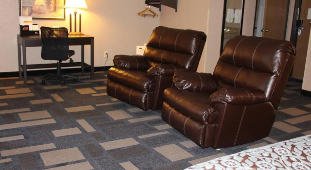 Люкс Deluxe Days Inn by Wyndham Watertown