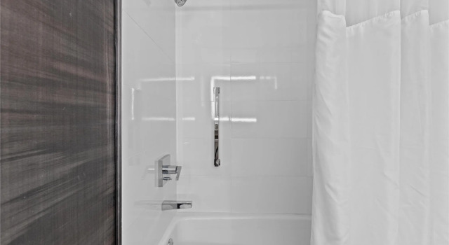Четырёхместный номер Standard DoubleTree by Hilton Raleigh Midtown, NC