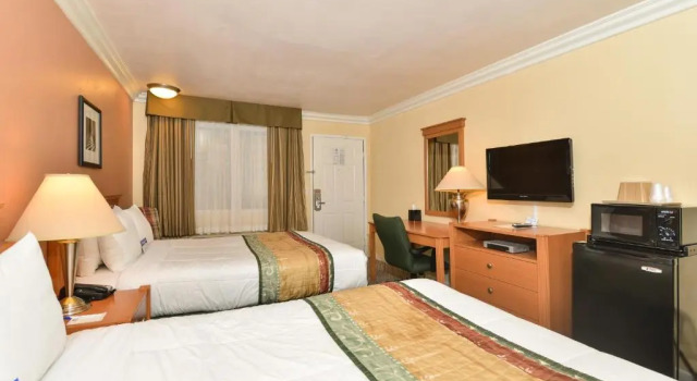 Четырёхместный номер Standard Inn by the sfo