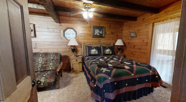 Always Christmas 2 Bedroom Cabin by RedAwning, Забронировать Отель Пиджен-Фордж Great Smoky Mountains National Park, рядом с Wear Farm City Park