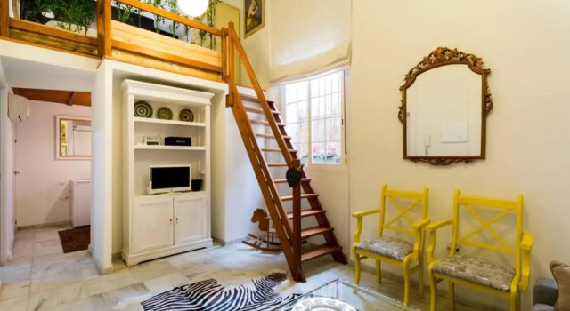 Апартаменты Pretty Duplex In Bohemian District-City Center