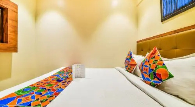 FabExpress Deluxe Comfort - Nr Kokilaben Hospital, Забронировать Отель Отели штата Махараштры 3 звезды, 3*