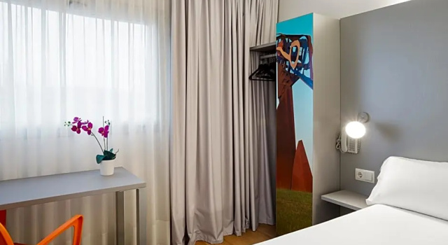 Номер Superior B&B HOTEL Girona 2