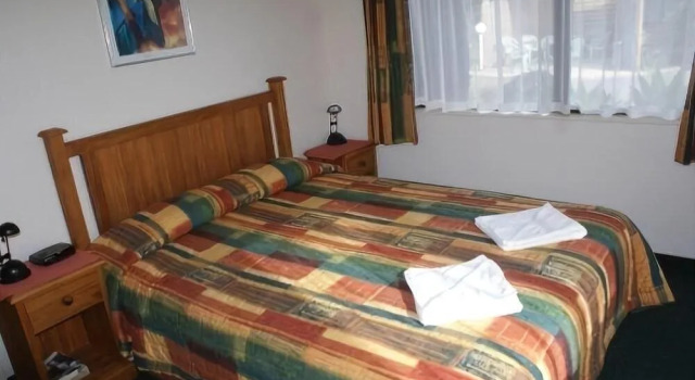 Cottage Park Travel Lodge & Conference Centre
