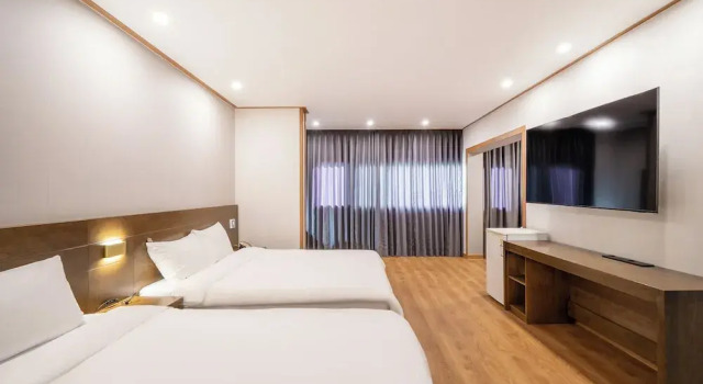 Люкс The 7 Business Hotel