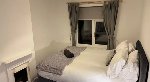 Cozee 2-bed nr New Cross Hospital, Забронировать Отель Отели Англии 3 звезды, 3*
