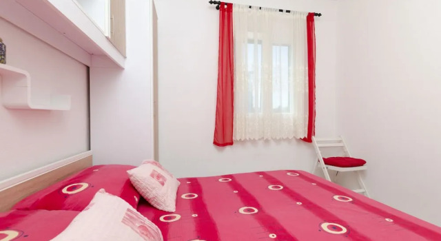 Apartments Vukic, Забронировать Апартаменты/квартира Отели Рогозница с бассейном, Бассейн