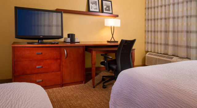 Четырёхместный номер Standard Courtyard by Marriott Richmond West
