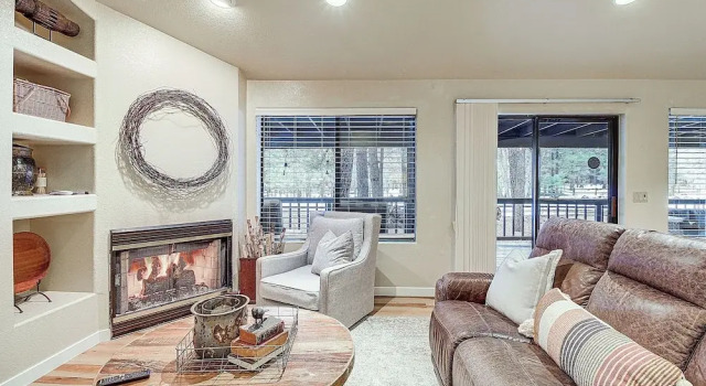 Near Hiking & Golfing: Pinetop Home w/ Deck!, Забронировать Отель Пайнтоп штат Аризона, рядом с Загородный гольф-клуб Pinetop Lakes