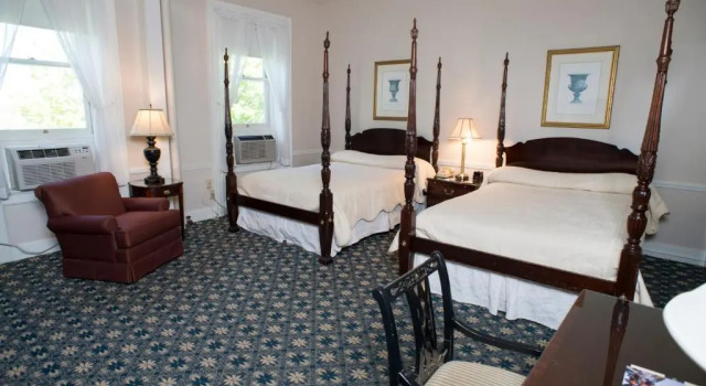Четырёхместный номер Luxury Middlebury Inn