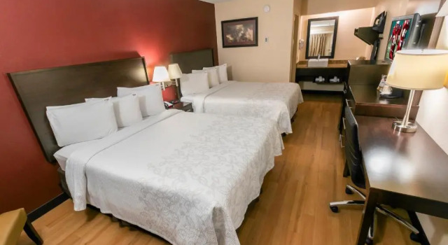 Четырёхместный номер Deluxe Red Roof Inn PLUS+ Birmingham East   Irondale/Airport