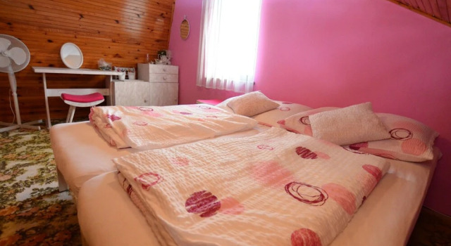 Cozy Chalet in Pilsen With Swimming Pool, Garden, Balcony, Prenota Chalet Cottage a Boemia meridionale, Cottage