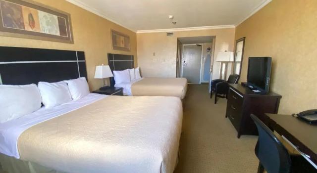 Четырёхместный номер Standard The George Dawson Inn & Conference Centre