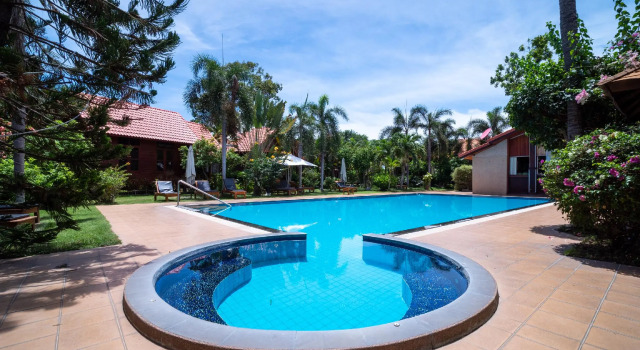 Бунгало Bang Saray Village Resort